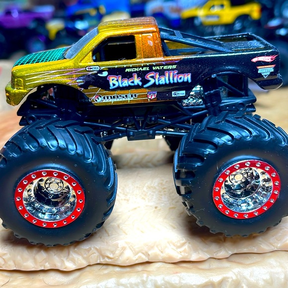 Black Stallion - Picture 1 of 3